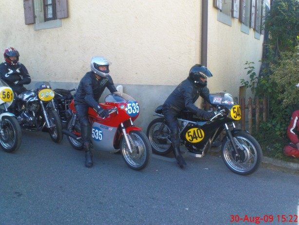 MV twin against Ducati single