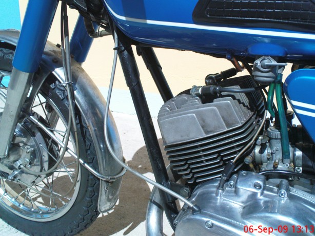 Very tortured clutch cable. See the nifty litlle bracket on the frame.