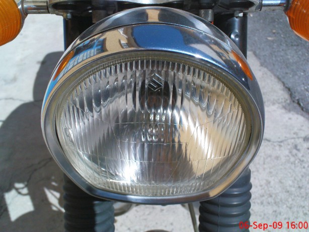 Typical horseshoe Suzuki headlamp