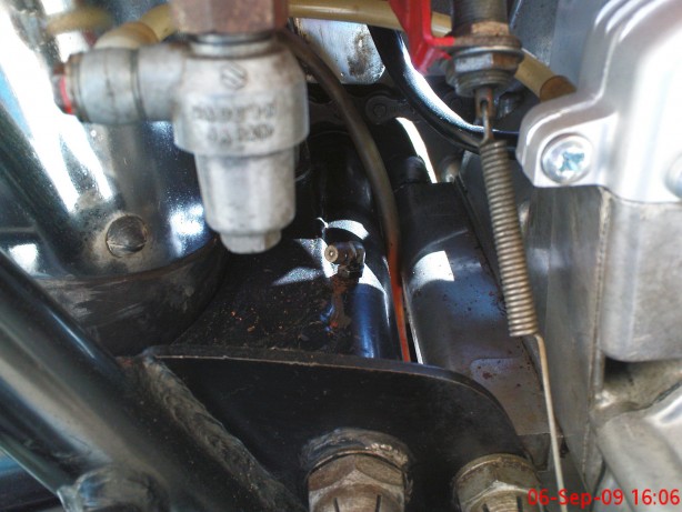 The S logo finds its way in very discreet places (oil tap)