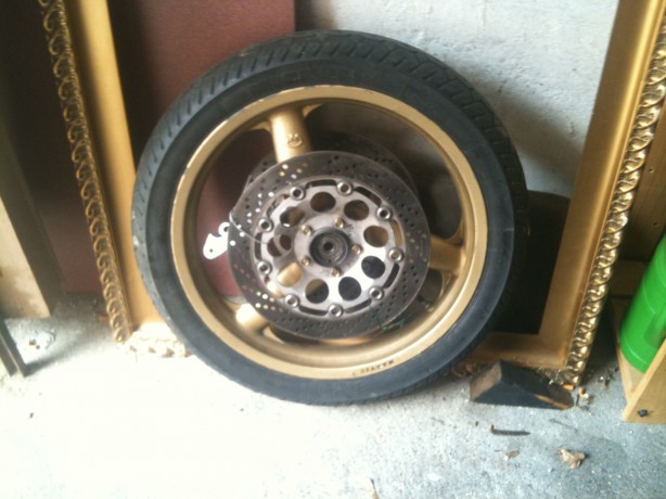 Roue Av - bien plus léger que l'origine