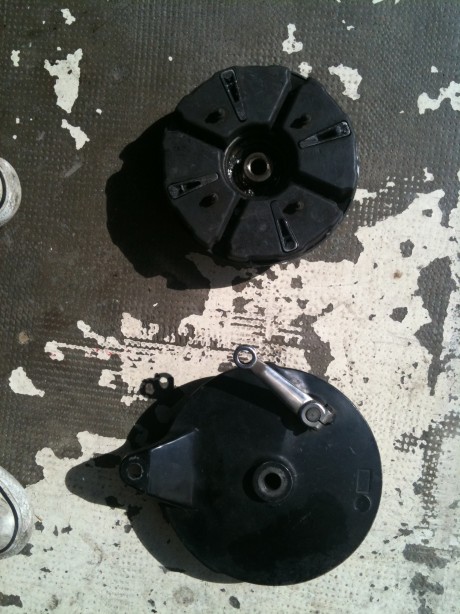 Deux flasques AR de 4LO